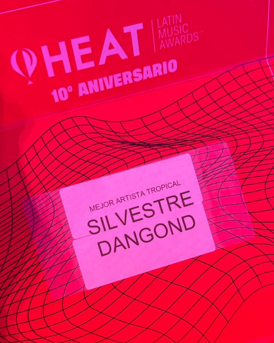 SilvestreFDC's tweet photo. Se lo dedico a todo el q me sigue, me admira, me apoya, me ignora y me cree! Gracias mi #Silvestrismo, esto es de ustedes! 🔴♥️ @lospremiosheat https://t.co/g69Vt0M8xv