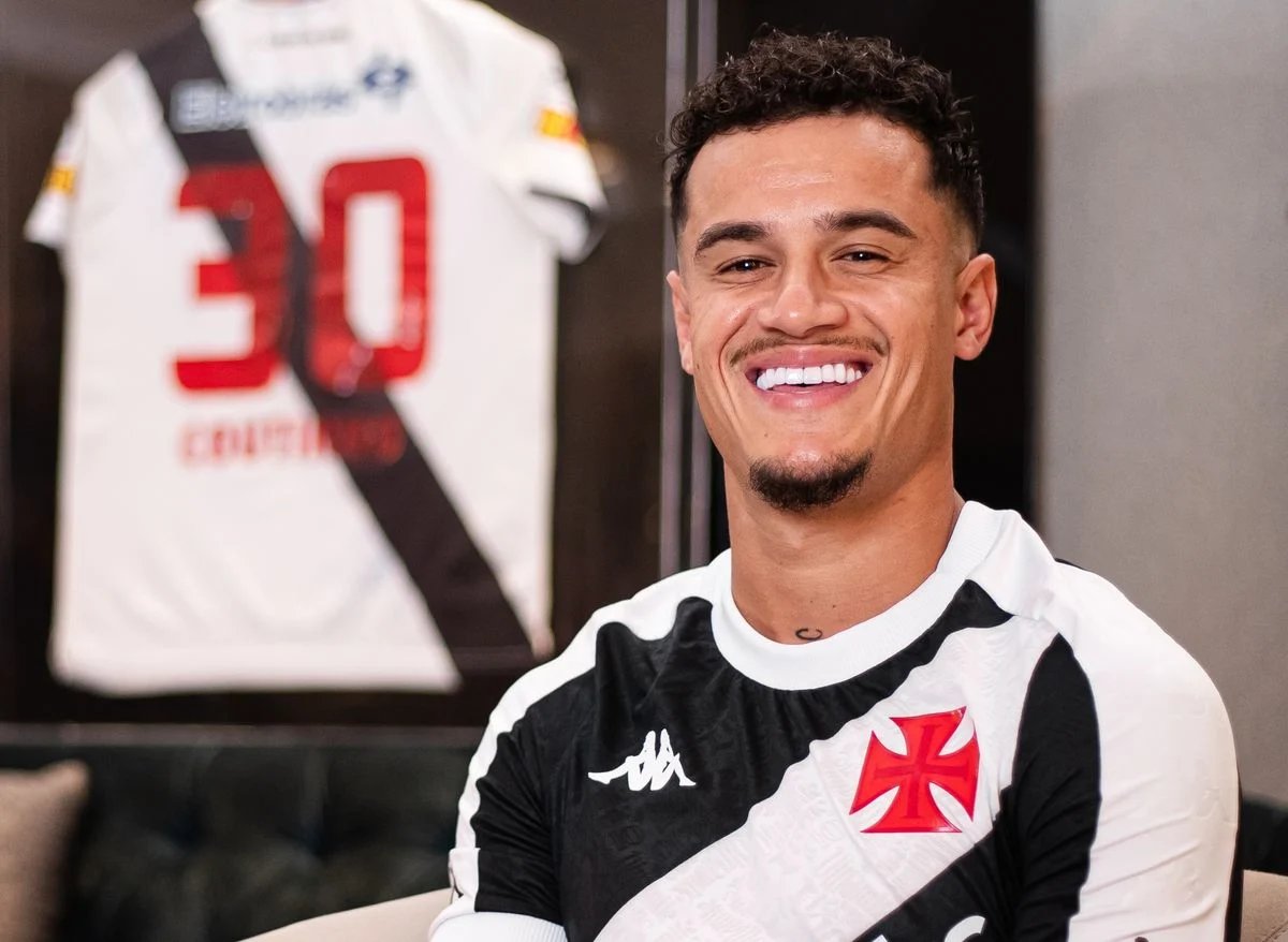 PapoNaColina's tweet photo. EFEITO COUTINHO! 🪄

Desde o anúncio de Philippe Coutinho, o Vasco da Gama ganhou mais de 4 mil novos sócios.

Atualmente o clube tem 39.207 Gigantes.

A meta da torcida é chegar aos 50 mil até o fim da promoção. 

Use o cupom COUTINHO e ganhe 30% de desconto! https://t.co/jj5fLiKz18