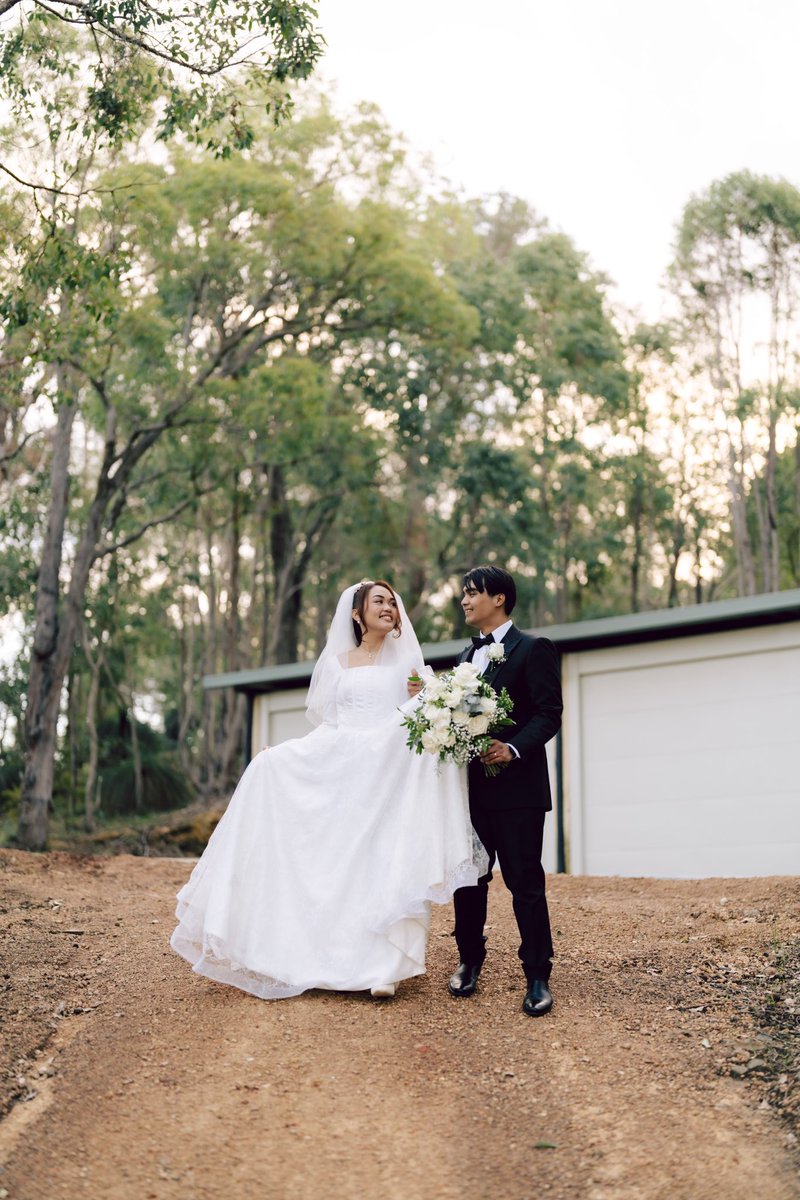 imsyzcha's tweet photo. sharing on twitter, im married! 💐 https://t.co/dUHUhrTPrg