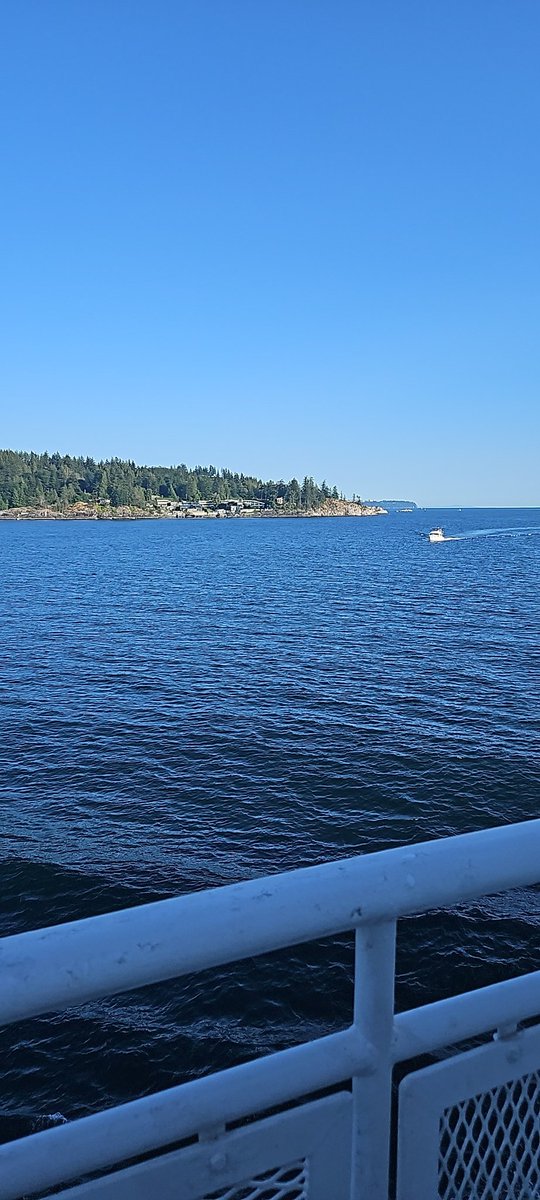 Gott3d's tweet photo. Finally, on the ferry to the island! Beautiful night for a boat ride! https://t.co/ElW270vbKX