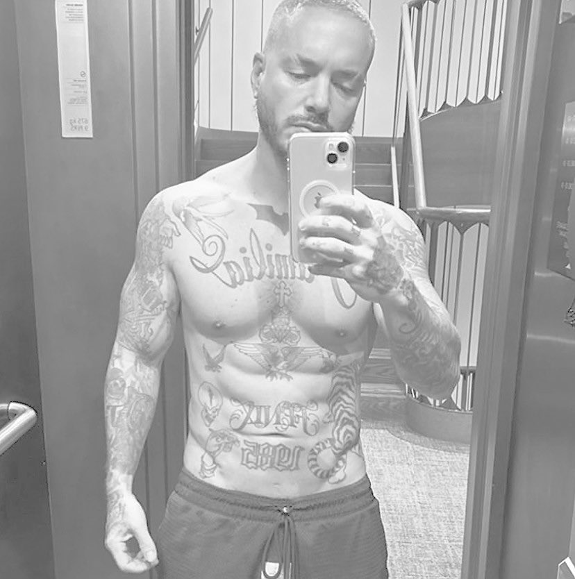 .

    ⠀⠀    ⠀⠀tengo una sorpresa
    ⠀⠀    ⠀⠀que está lista y que
    ⠀⠀    ⠀⠀pronto verá la luz.

    ⠀⠀    ⠀⠀