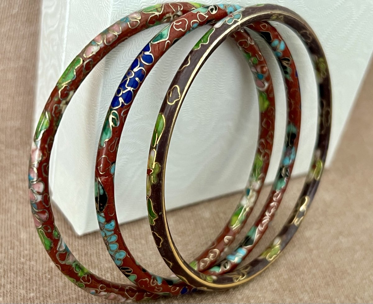 TeriE's tweet image. BEAUTIFUL #Cloisonne #Bangle Bracelet LOT of 3 Enamel Vintage #Multicolor Floral FREE SHIP

#vintagejewelry #banglebracelets #bracelets #cloisonnejewelry #summerfashion #vintagefashion #enameljewelry #Jewelrylot #collectible #ebayfinds 
#giftsforher 

 ebay.com/itm/2667452208…