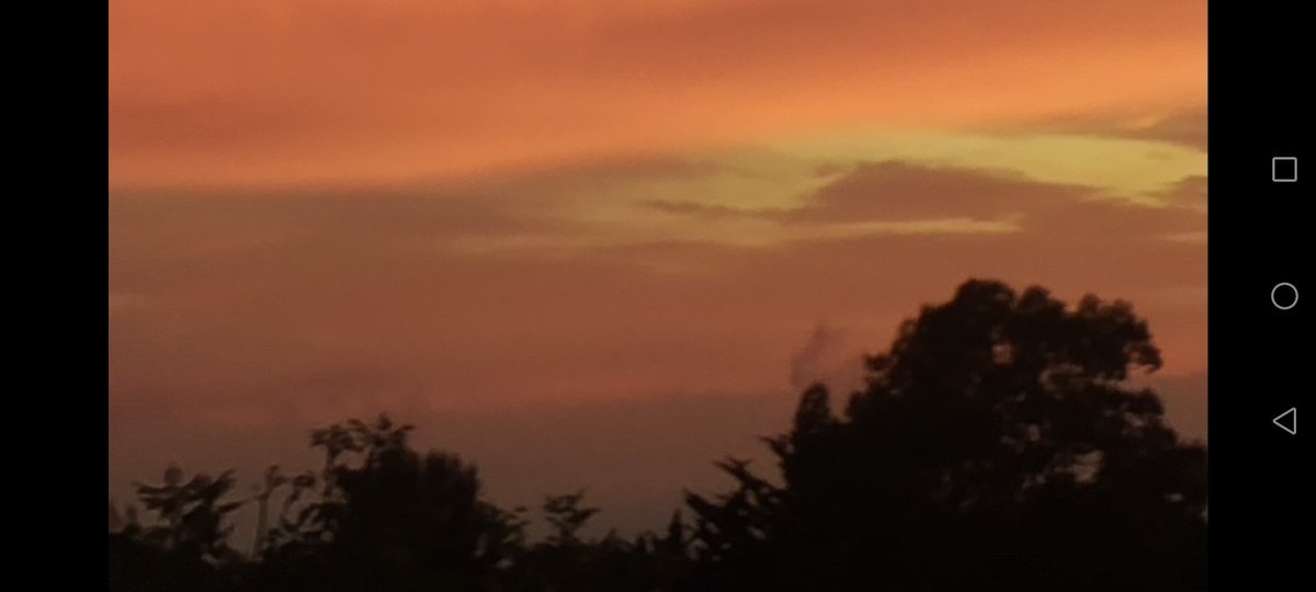 17inchalloy's tweet photo. Sunset taken from a bridge that goes over the Thanet way near Whitstable yesterday https://t.co/CpkqiFvq1U