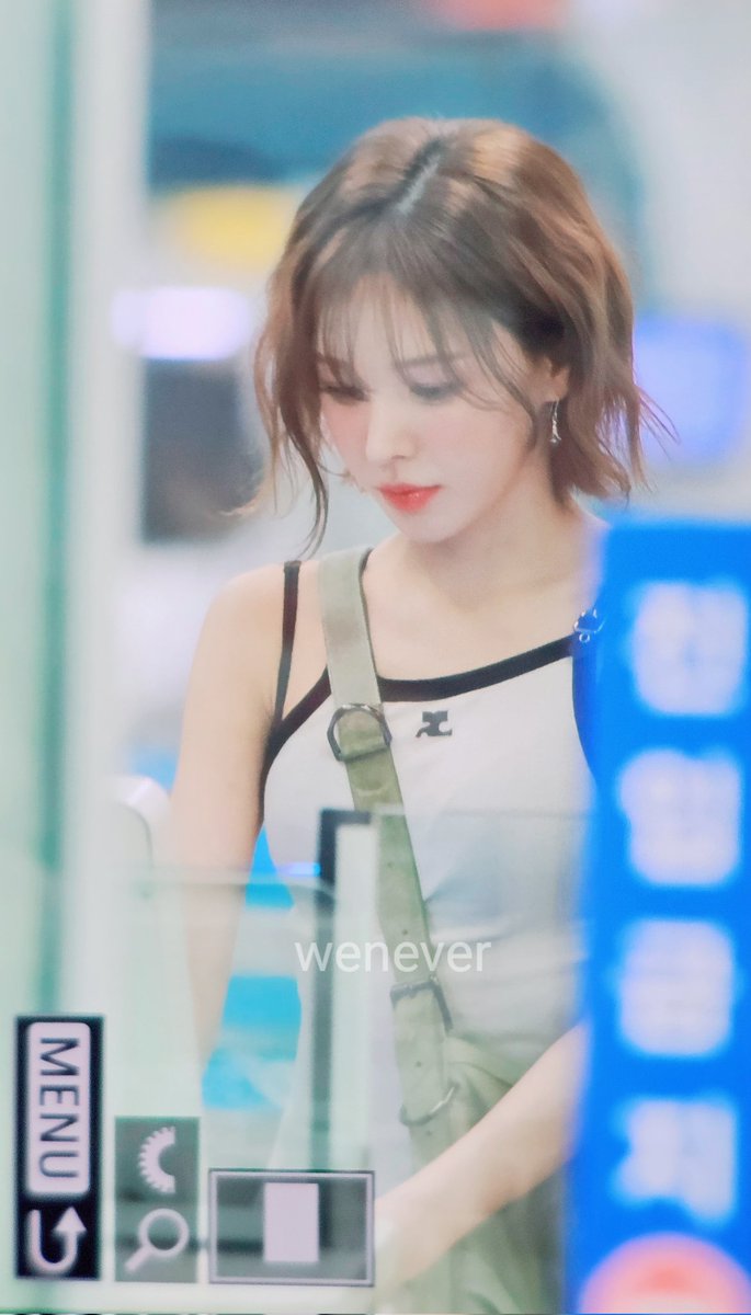 wenever940221's tweet photo. 240712 ICN #웬디 #WENDY https://t.co/UdDMWivHHT