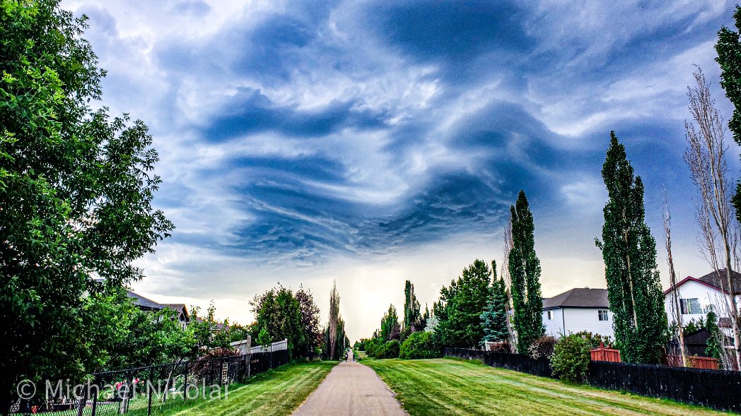It was nice knowing you all.  The Angel of Death has come for me in South Edmonton!  Lots of potential however not a lot of action yet in #yeg

#abstorm 
#ShareYourWeather 
#thursdayvibes 
#StormHour