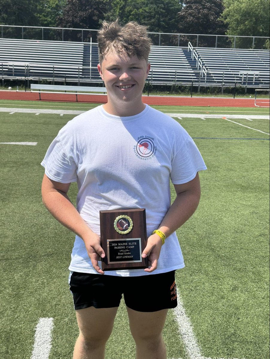 CullenBehen's tweet photo. Great week at the Maine Elite Passing Camp! I am honored to have been awarded the "Road Grader" award, given to the best lineman of the week! @EliteMaine @Coachcap77 
@MichaelRyanDay @Coach_GAS @CoachCiocci https://t.co/SDbDn8hrQZ