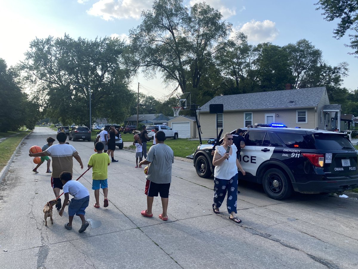 KangerKen's tweet photo. Nothing better to finish your day than a special delivery from #OperationNETS!
Thanks @BPlayworld for the new hoop & @OmahaPolice for the escort! The entire neighborhood joined in! @omahaPOA
#CommunityEngagement
#YouthEngagement
๐โโ๏ธ๐๐ฎ๐ https://t.co/hEN9GwEYZ6