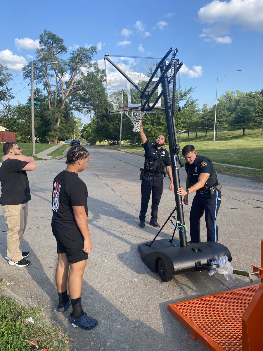 KangerKen's tweet photo. Nothing better to finish your day than a special delivery from #OperationNETS!
Thanks @BPlayworld for the new hoop & @OmahaPolice for the escort! The entire neighborhood joined in! @omahaPOA
#CommunityEngagement
#YouthEngagement
๐โโ๏ธ๐๐ฎ๐ https://t.co/hEN9GwEYZ6