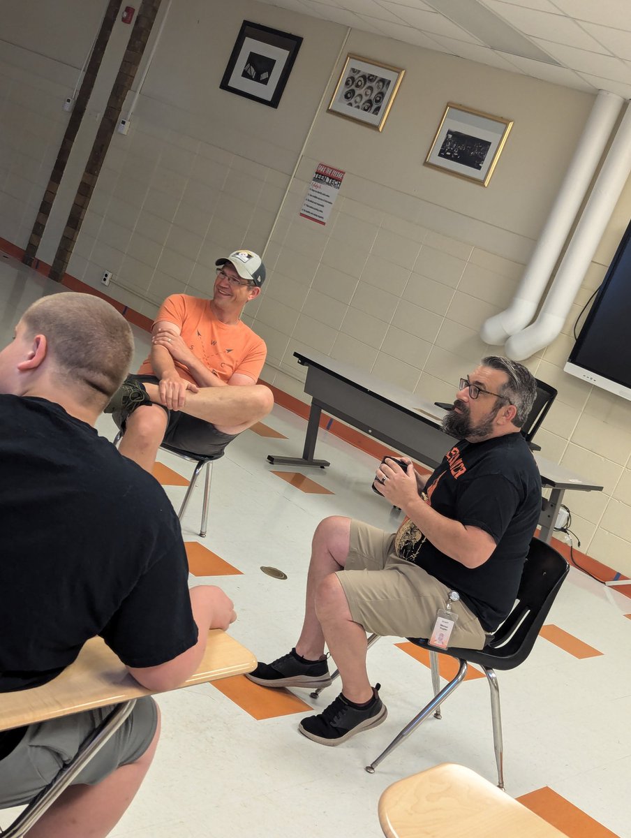wchs_308library's tweet photo. The WCHS Library played host to our #RPGSummerCamp  Four days of #RPG workshops, skills practice and lots of play.  Shout-out to all our virtual guests @limitlessadvent @neofett3 @cawoodpublish @playwithjoe and volunteer #DMs It has been a memorable week! https://t.co/TRhEZGGDt1