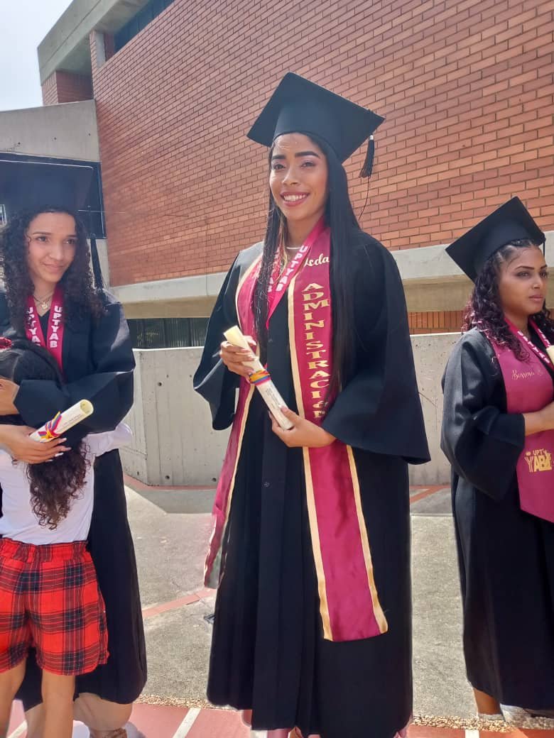 BachelorJose's tweet photo. Felicidades Lcda Arias https://t.co/eZRTAZVzEl