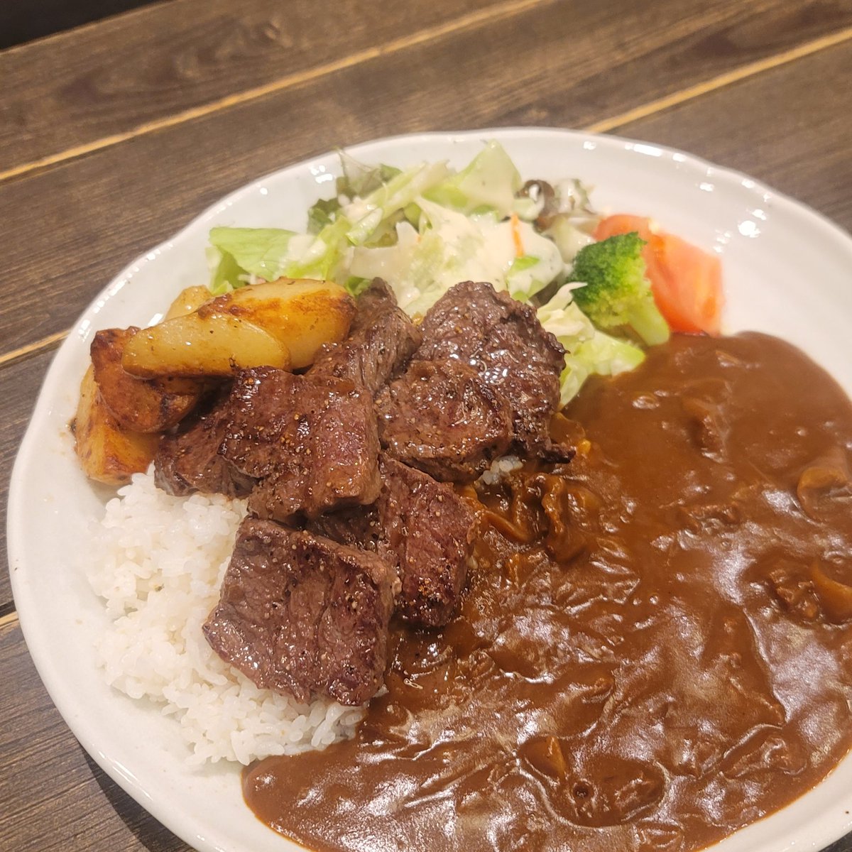 hissanchi's tweet photo. 今日も暑いね〜
元気にやってるよー

今週末は15日祝日も営業してるし
14日日曜日夜も営業っ！ https://t.co/yRkNhHOPz6
