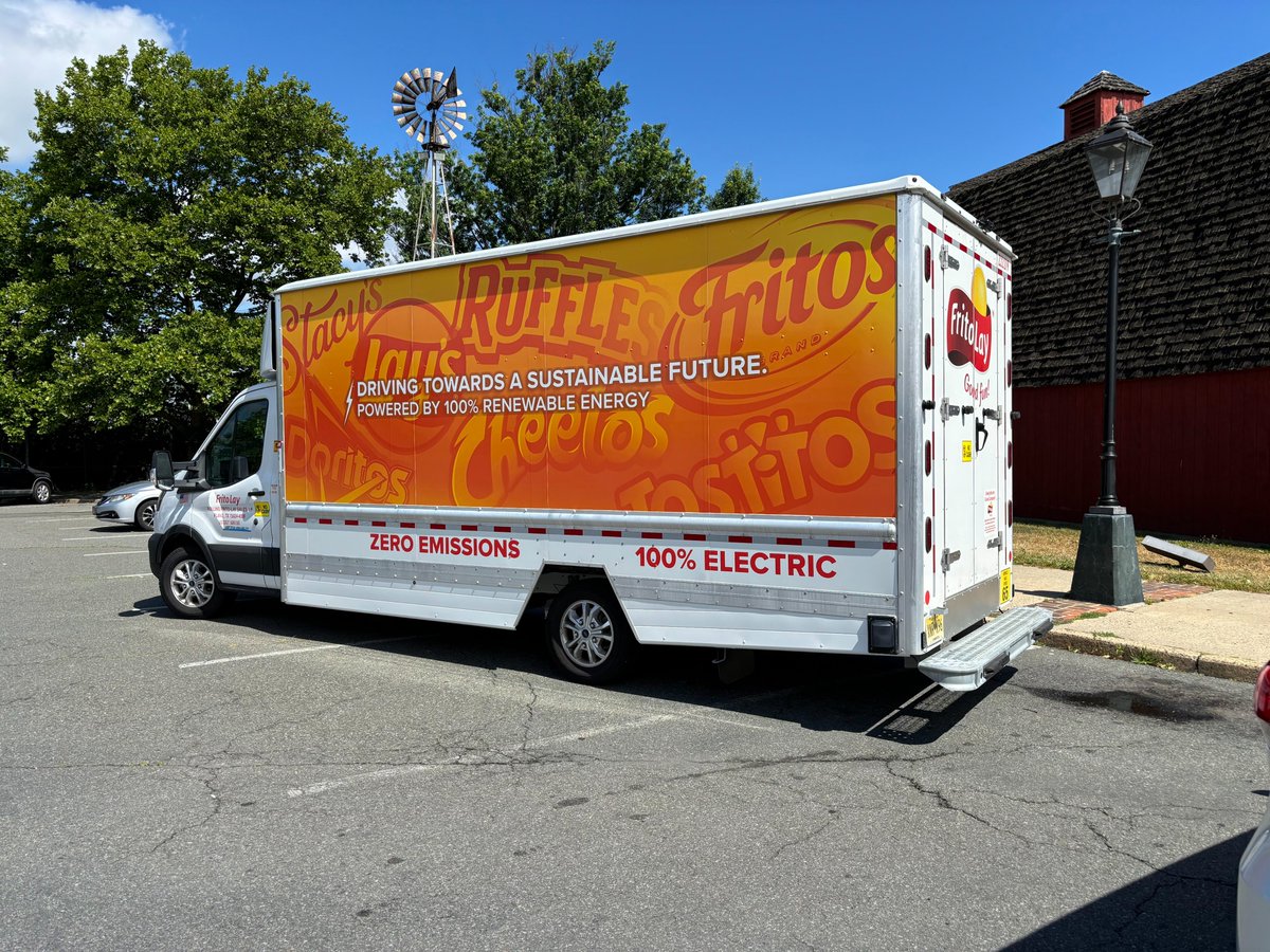 MarkLStout's tweet photo. Seen recently near Trenton NJ: @Fritolay all-electric delivery truck. Want to see more of these! https://t.co/V7mxXEHeNO