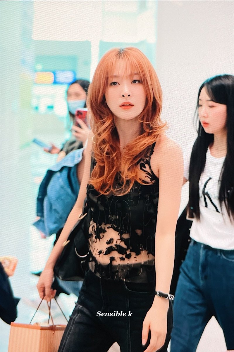sensible_k's tweet photo. 240712 출국 #슬기 #seulgi 🏃🏻‍♀️ https://t.co/ZcdI97aW8O