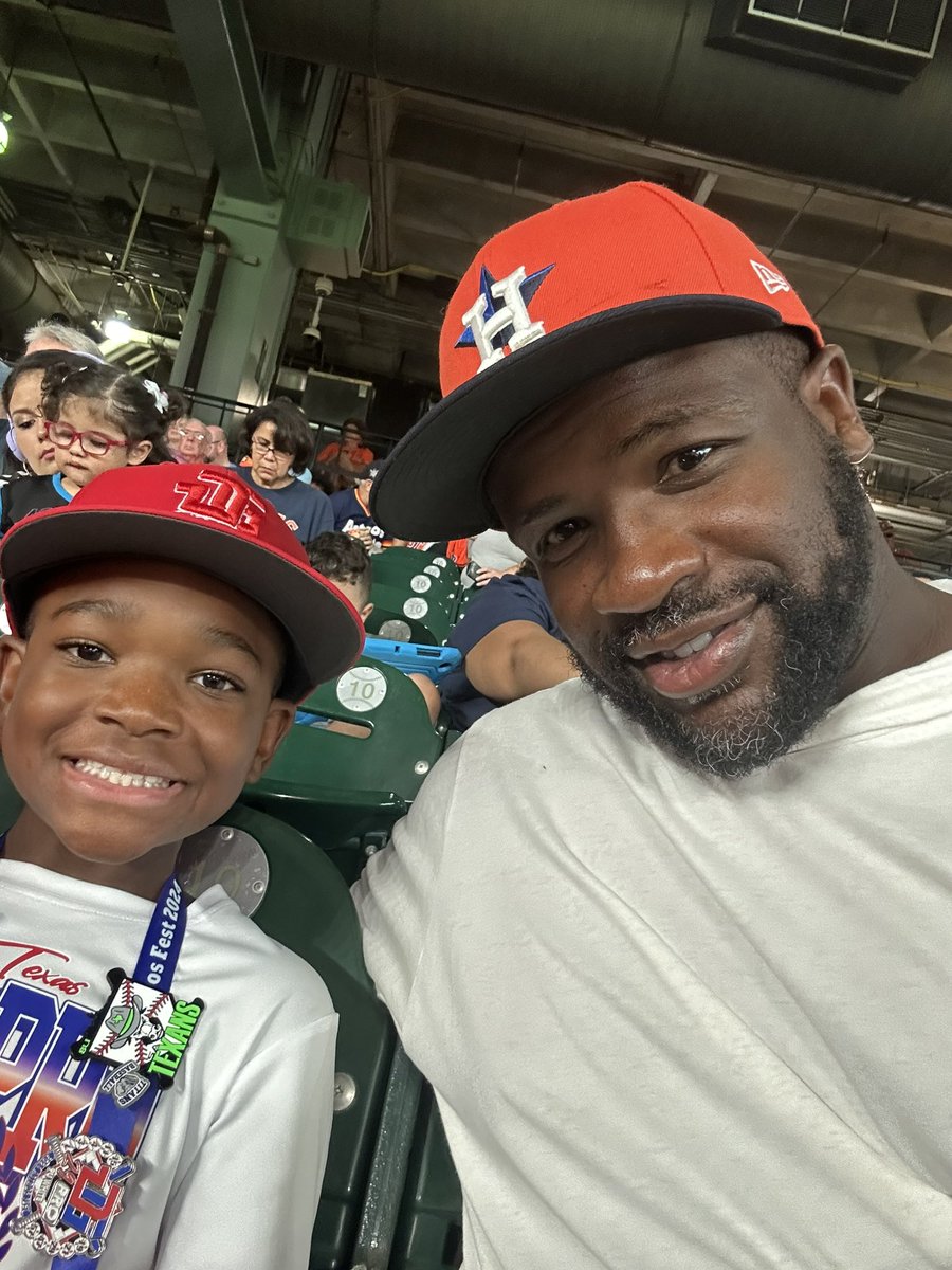 rashadbobino44's tweet photo. A little farther  and son time before the Astros Fest baseball tournament.💪🏾💪🏾🔥🔥🤘🏾🤘🏾#astrosfamily!!🧡🤍💙 #DG29PRO❤️💙🤍 https://t.co/8gED7IVVQC