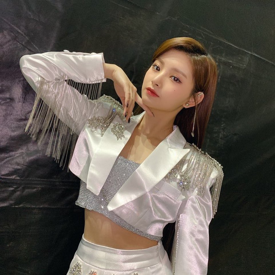 evxrmoon's tweet photo. Hoy es un día muy especial pues es el tan esperado #𝚁ʼ𝚙r𝐢s͟m教𖤐 y obviamente yo traigo mi mejor outfit que combina con las #𝑝s͟𝚢choྀིꫂ𝕥𝐢c vibes del día de hoy, muchas felicidades bonitas. 🧡

𝗐𝗂𝗇𝗍𝖾𝗋 𓈈 𝗯𝗲𝕒𝗿◞ 🐻 #Nabi https://t.co/yA5R9KhwD3