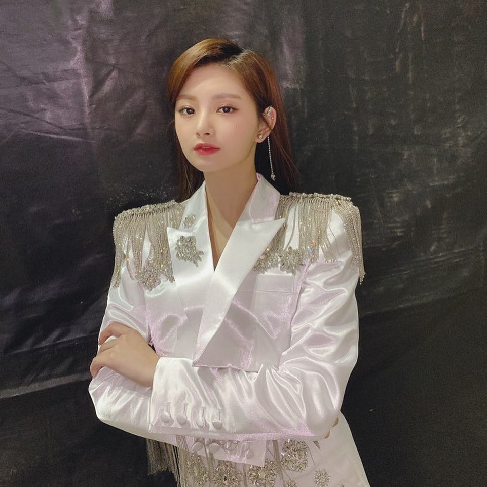 evxrmoon's tweet photo. Hoy es un día muy especial pues es el tan esperado #𝚁ʼ𝚙r𝐢s͟m教𖤐 y obviamente yo traigo mi mejor outfit que combina con las #𝑝s͟𝚢choྀིꫂ𝕥𝐢c vibes del día de hoy, muchas felicidades bonitas. 🧡

𝗐𝗂𝗇𝗍𝖾𝗋 𓈈 𝗯𝗲𝕒𝗿◞ 🐻 #Nabi https://t.co/yA5R9KhwD3