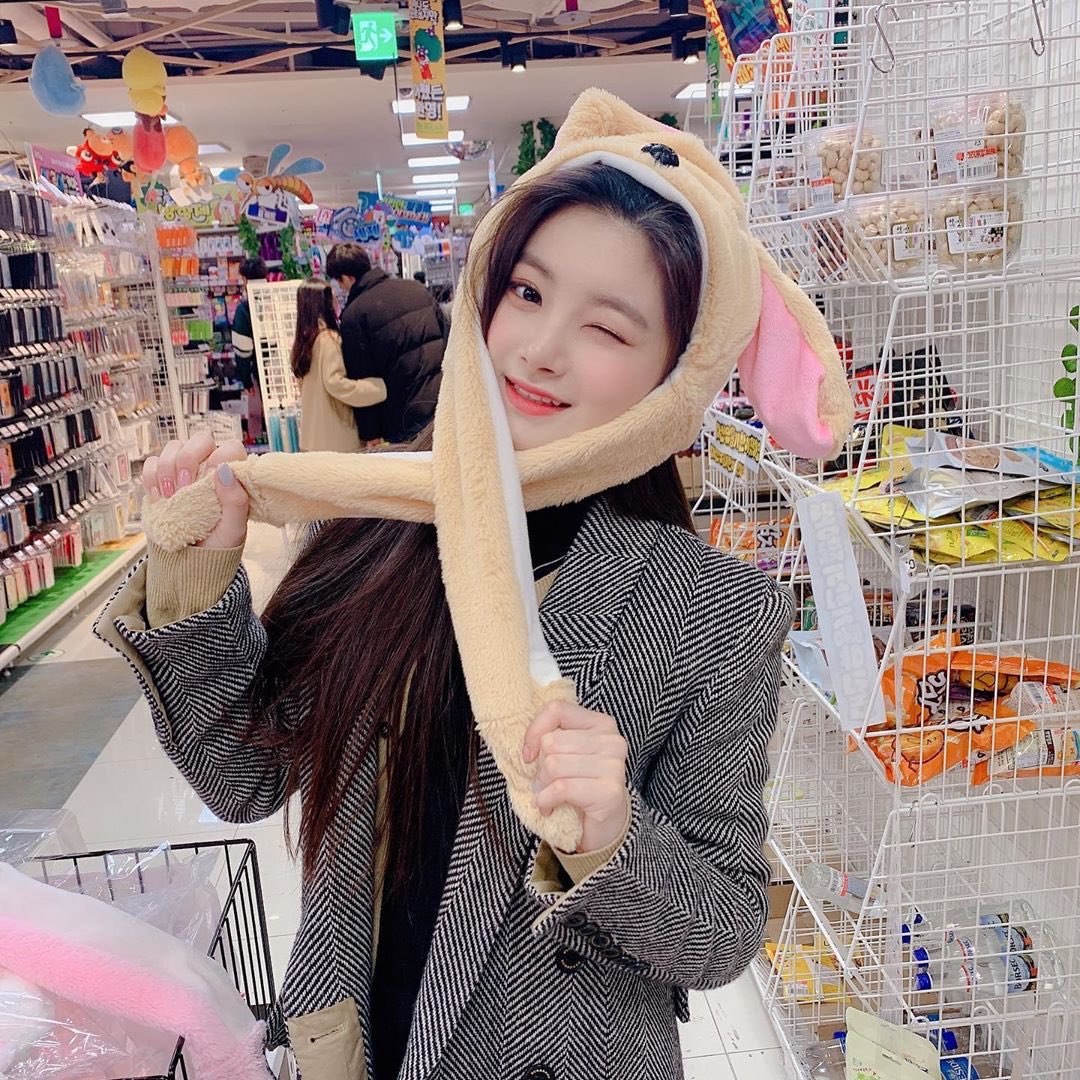 evxrmoon's tweet photo. Hoy quiero ser parte del #𝐦ic𝐡𝕚𖠇c𝐥ūb y es que cuando me enteré que hoy era el #𝐝ā𝑧𝕚𓊈是𓊉𝐛äc𝚔 (@333_kittydoll)no pude evitar salir corriendo de mi casita para disfrutar de #𝐰e𖤜𓈒࣪·𝐟r𝕖s𝚑 

𝗐𝗂𝗇𝗍𝖾𝗋 𓈈 𝗯𝗲𝕒𝗿◞ 🐻 #Nabi https://t.co/DIyoYeyrYG
