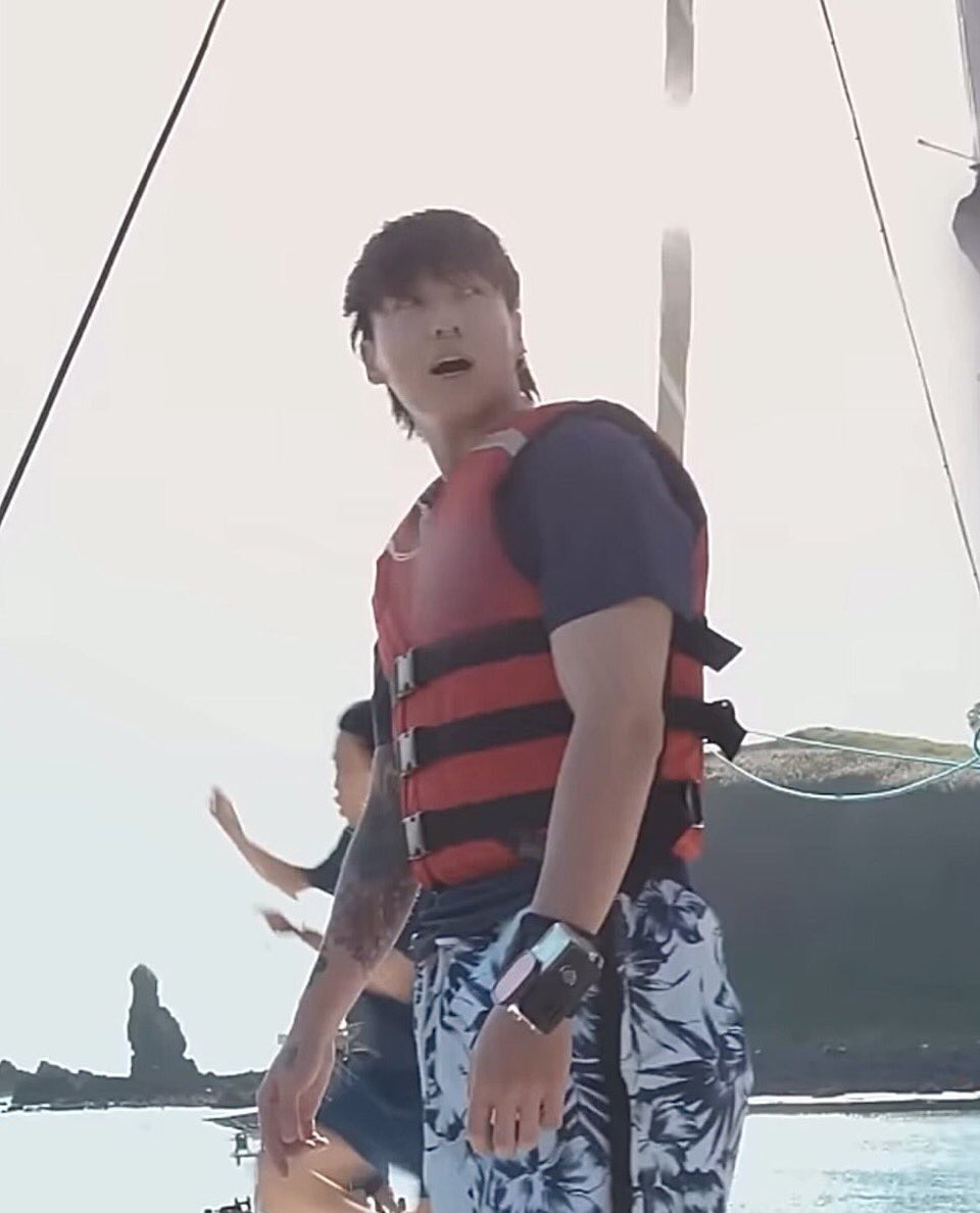 archivekukk's tweet photo. JEON JUNGKOOK SIR?????? https://t.co/oF0lHwjBvv