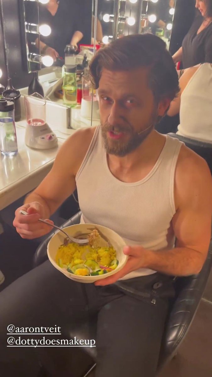 emeraldtveit's tweet photo. Not this man. https://t.co/pfc4sGkFTR