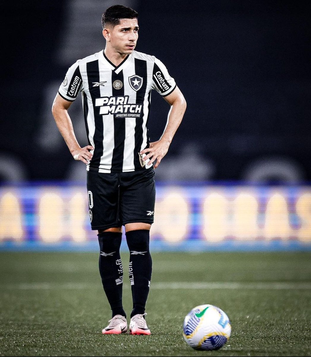 LuiSiuu21's tweet photo. 🇻🇪Gol de Jefferson Savarino y hace historia en el Brasileirao🇧🇷

Savarino anotó en la victoria 0-1 Vs Vitória en la J16.

Con su nuevo gol se convierte en el Venezolano con más goles en la historia del Brasileirao con 18 tantos.

17 R. Otero
15 Y.Soteldo
7 Alejandro Guerra https://t.co/29GuIFbCRj