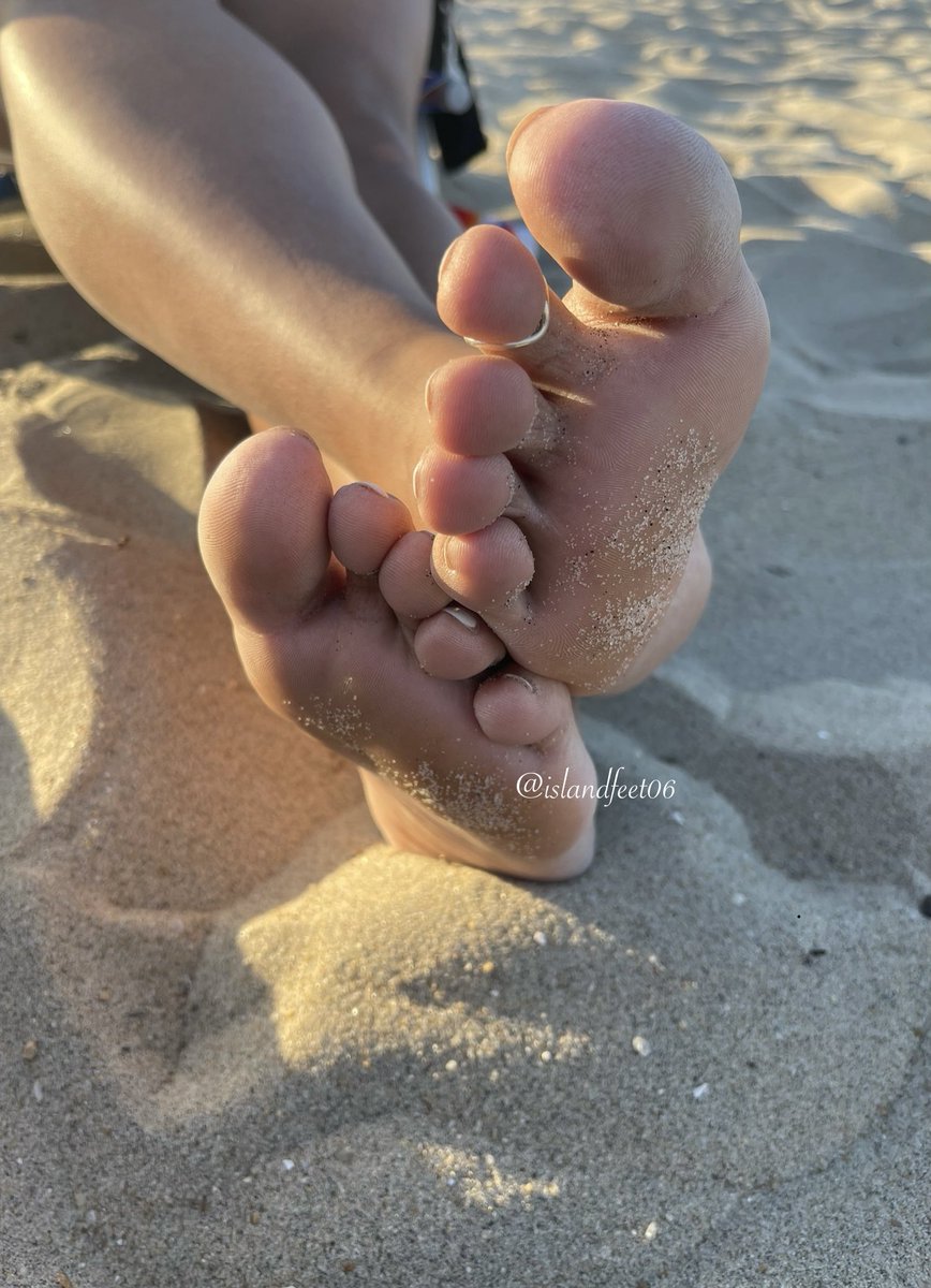IslandFeet06's tweet photo. @FeetFinder Customs and videos available 😏😏 https://t.co/Db5r2mpNxK