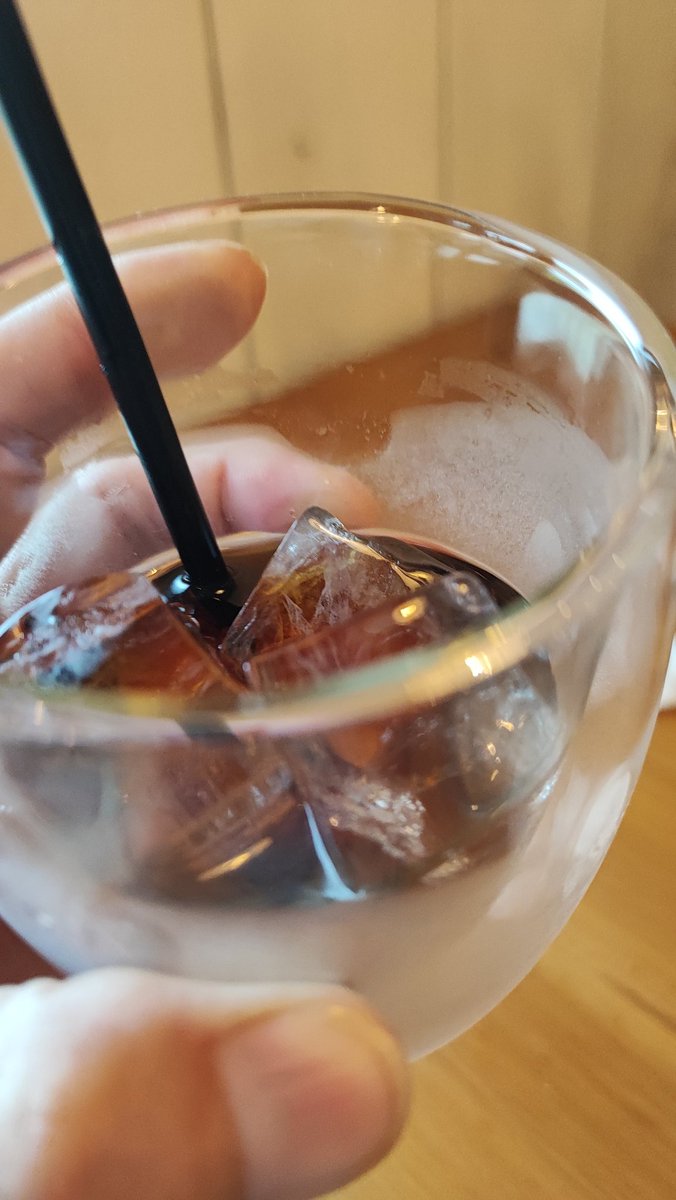 uimontyo's tweet photo. 従兄弟の店　#浅川町　にある　#喫茶店　#ATRY　に来てます！！

嫁さんと早めのlaunch楽しんでます！

自分は米農家として言語道断のバケットサンドですが

「パリッッ」

と香ばしく焼きあったバケットとあつ切りベーコン等さいこうの出来です！！

是非お召し上がり下さい！！
嫁さんはシェフの気まぐれライスプレートでヤリイカのピラフ
凄い美味しいです！！