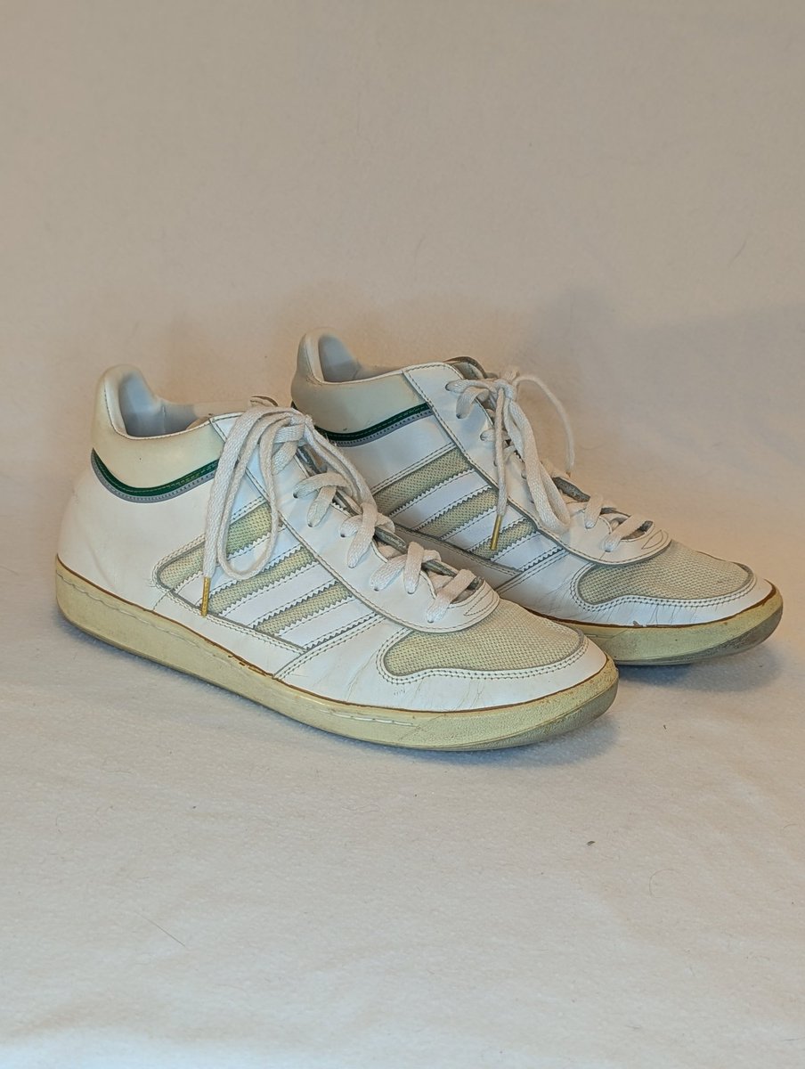 heathermlister's tweet photo. Can someone please tell me what these shoes are? Google Lens isn't helping. I can't find these exact ones online anywhere. @adidasoriginals help me out? #vintageadidas #vintageshoes https://t.co/M2zL8PgTRO