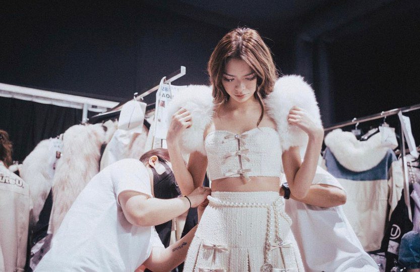 rubywarehouse's tweet image. ㅤ

ㅤㅤ[ 𝙍𝙐𝘽𝙔  : 𝘂𝗽𝗹𝗼𝗮𝗱𝗲𝗱 𝗮 𝗻𝗲𝘄 𝗽𝗼𝘀𝘁 ]

Backstage situation #RUBY_TSFW2024  #TSFW24 

ㅤ
