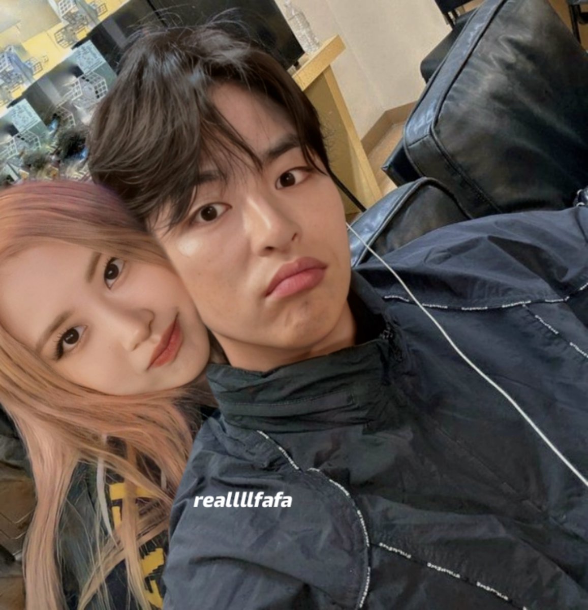 smhindaeyo's tweet photo. a normal day in Joe and Anna's relationship
#junrose https://t.co/Worwik8IZl