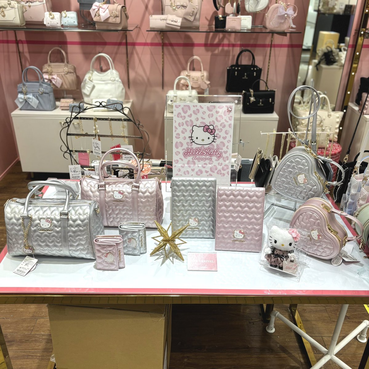 平成レトロなキティちゃんバッグ見つけた〜✨ キルトデザインがエモ