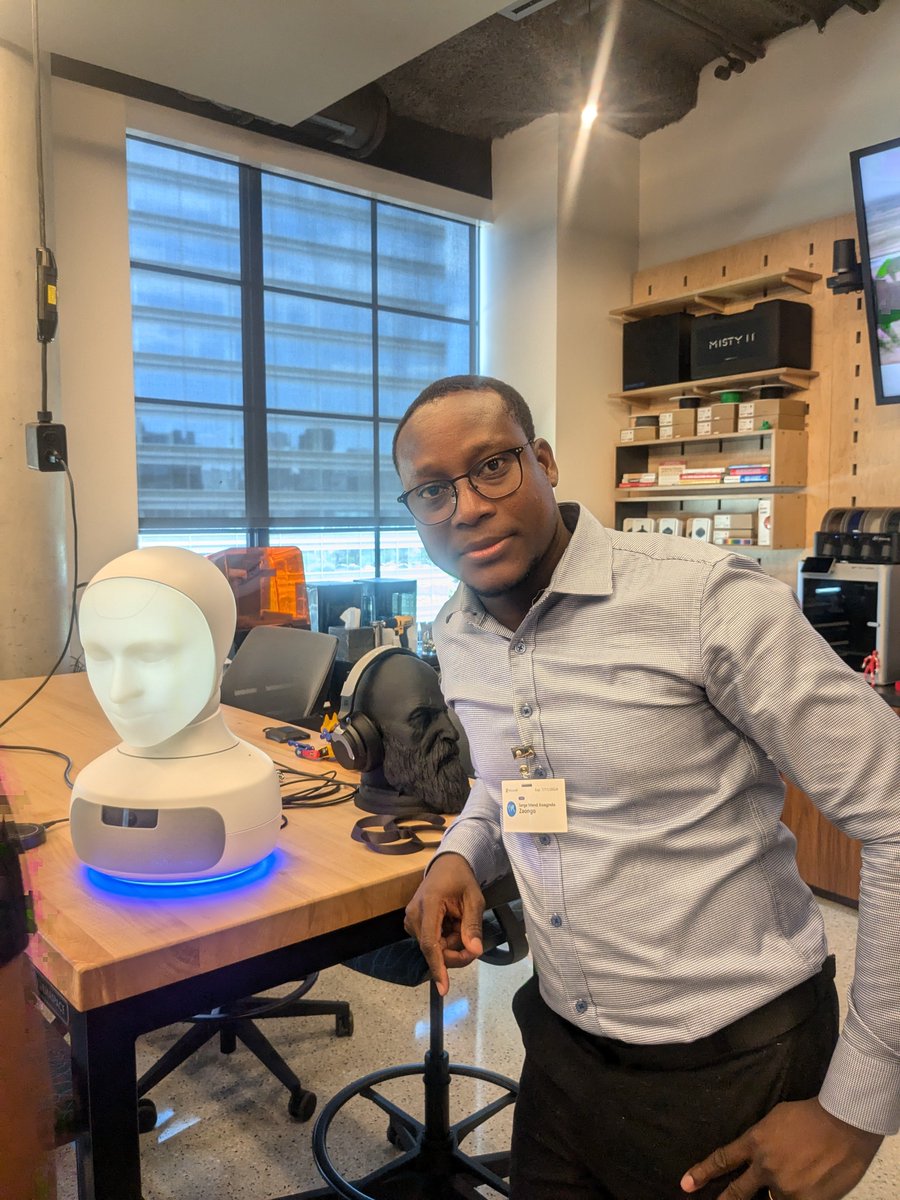 auguste27503544's tweet photo. Visite passionnante chez #Microsoft aujourd'hui! Explored #IoT on Azure, industrial automation, blockchain in supply chain &amp; gaming industry insights at Xbox Game Camp. Plus, a masterclass in #Storytelling from Microsoft pros. Thanks to the amazing staff! #TechInnovation #MWF24 https://t.co/2IkU7HpAov