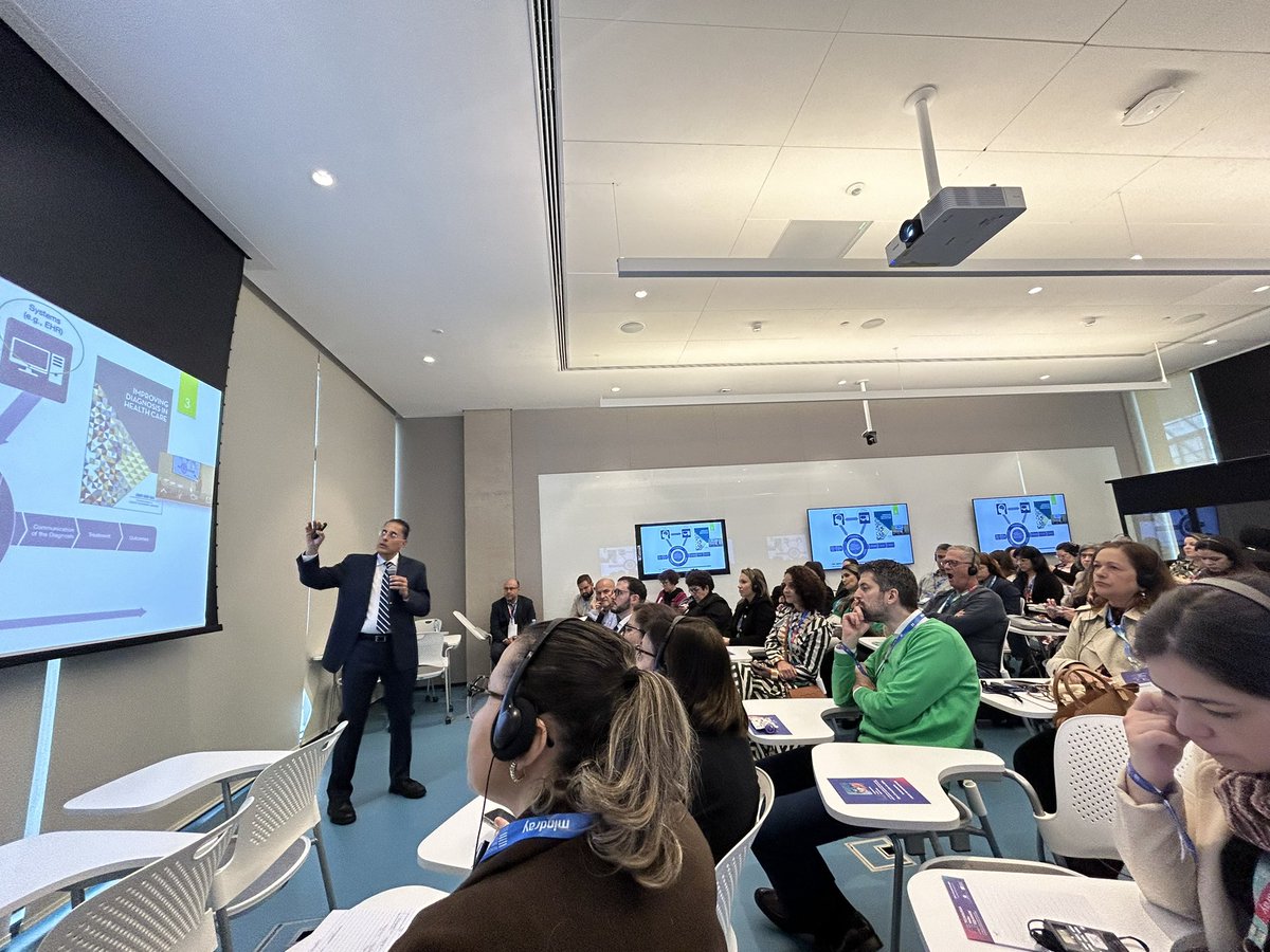 pedrosoalinec's tweet photo. Another fantastic experience was having Dr @HardeepSinghMD, an expert in Diagnostic Error, with us. Who would have thought we’d have you here with us!? Thank you for accepting the invitation and teaching us so much! 🤩 https://t.co/EnR29V0UDI
