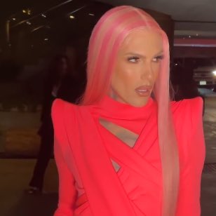 tellyupdater's tweet photo. #KimKardashian , #Jeffreestar &amp; #KhloeKardashian arrive in Mumbai to attend the wedding of Mukesh Ambani's son, Anant Ambani with Radhika Merchant. 

#AnantRadhikaWedding #Ambani https://t.co/43nQFTMgcZ