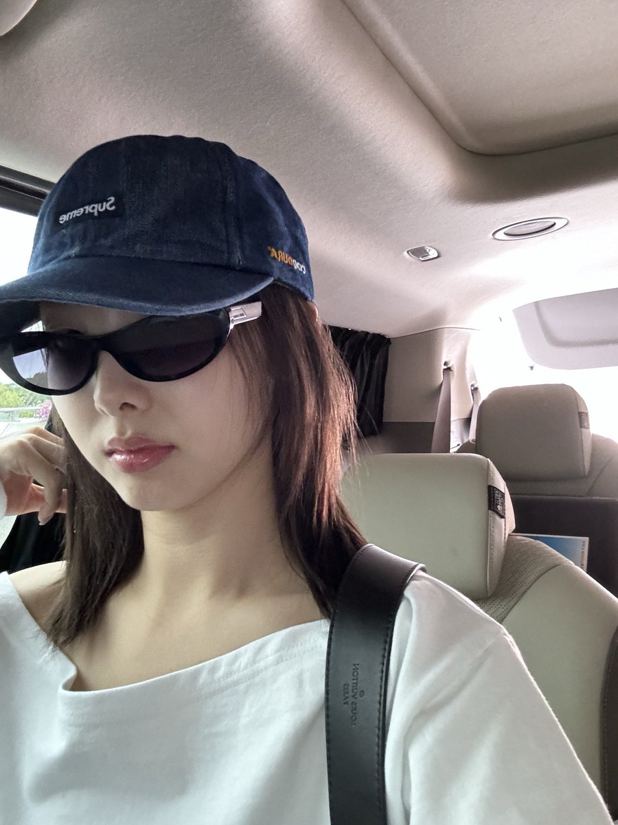 Nayeon. tweet media
