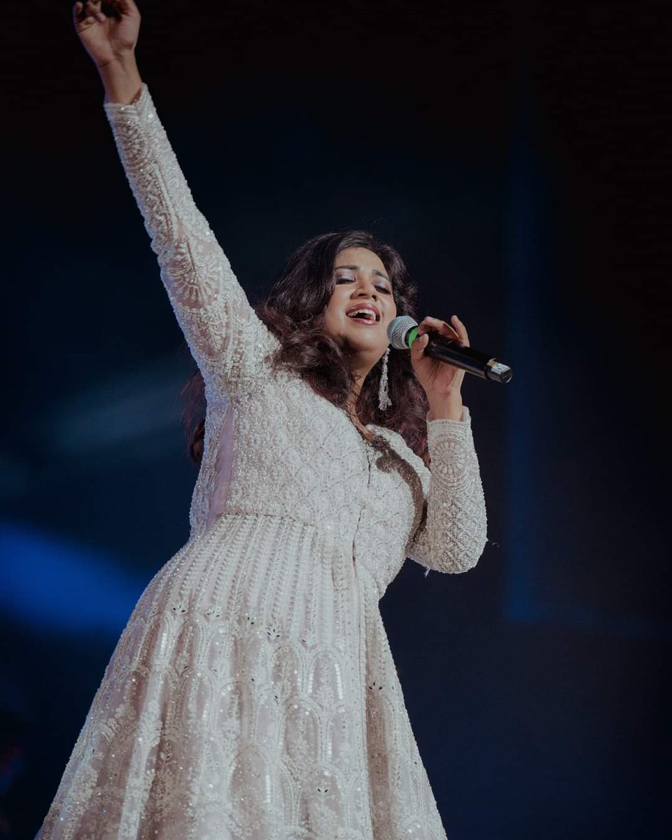 rajinSGian's tweet photo. It's been 22 years officially in the Bollywood music industry... @shreyaghoshal ...She was only 16 years old then...
#22years of #shreyaghoshal  
#22YearsOfDevdas 
#SGarmy 
#SGian https://t.co/6W86OaXUSB
