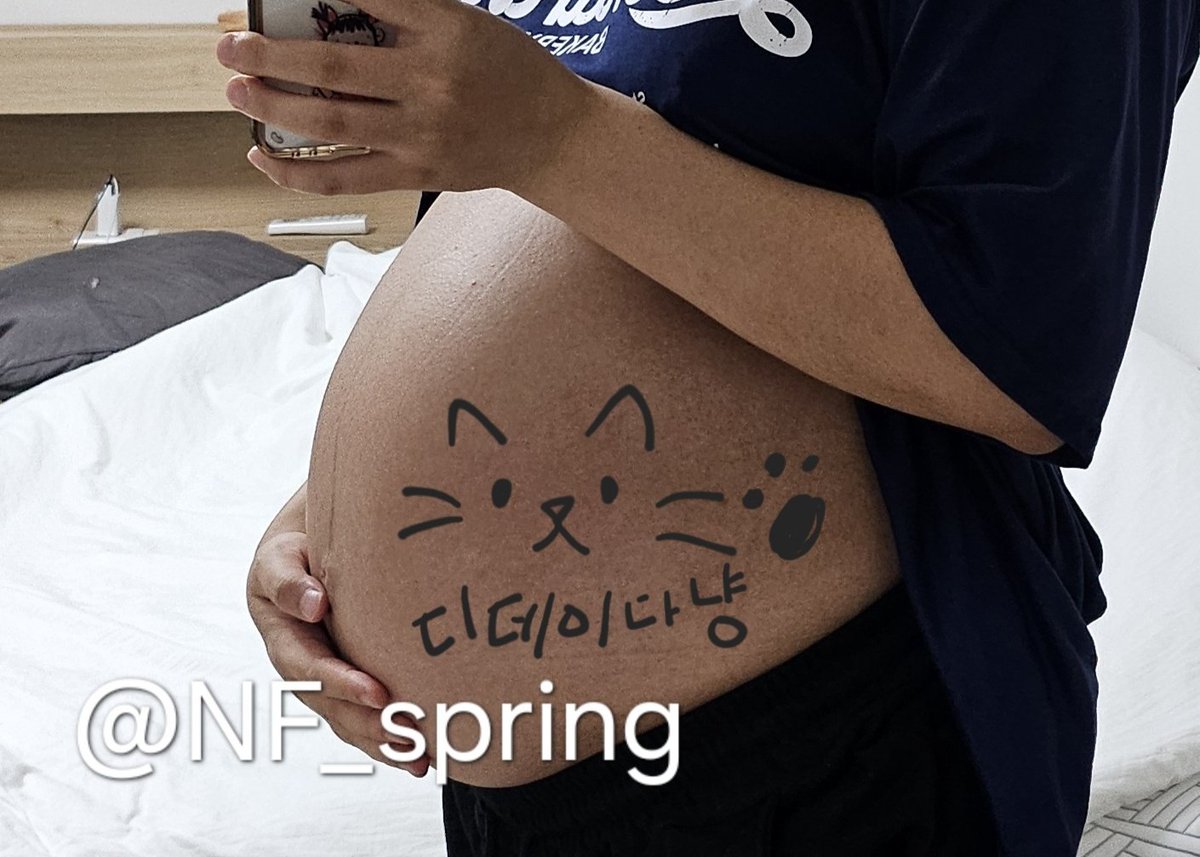 NF_spring's tweet image. 훈데이 To Do List

✔️귀여운 고양이 방 빼러감
✔️먐시 챙기면서 병원가기
✔️여름엔 수박+얼음 = 극락
✔️오늘 만난 세상에서 제일 귀여운 고양이❓️

#NFlying #엔플라잉 #차훈 #ChaHun #HappyHunDay #ToDoList_for_NFia