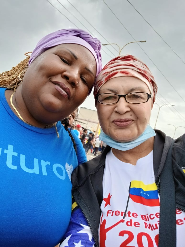 #Carabobo extraordinaria marcha con nuestro Presidente <a href="/NicolasMaduro/">Nicolás Maduro</a>  y el Gobernador <a href="/rafaellacava10/">Rafael Lacava</a> un pueblo movilizado en apoyo a nuestro gallo 🐓 pinto 💪 

<a href="/dcabellor/">Diosdado Cabello R</a> <a href="/SoyPsuvBarinas/">Psuv Barinas</a> <a href="/mirthasequera88/">Mirtha Sequera</a> <a href="/DhelizAlvarez/">Dheliz Álvarez</a> <a href="/MinMujerVe/">Min. del PP para la Mujer y la Igualdad de Género</a> <a href="/anahiarizmendi/">Anahi Arizmendi</a>