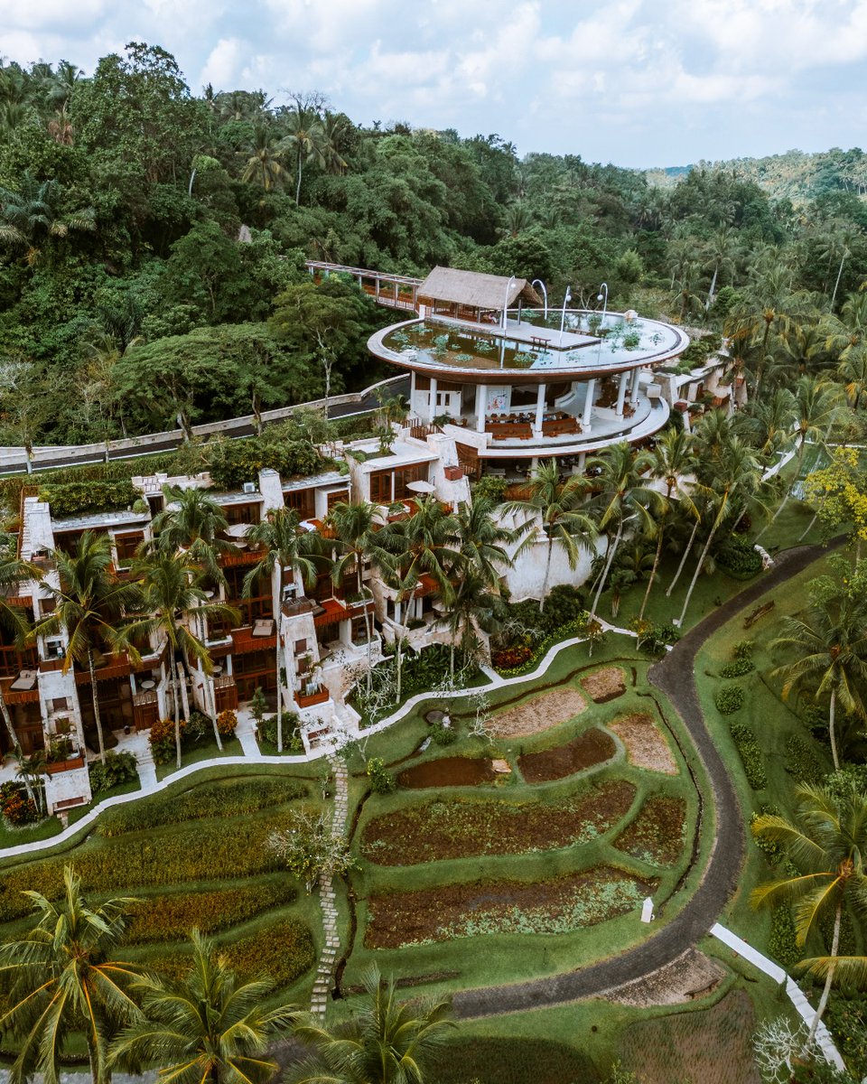 FSBali's tweet photo. There are some places that literally leave you awe-struck at the simultaneous genius of design and the power of nature. This is one of them. And to think architect John Heah was only 27 when he designed Four Seasons Sayan! 📷: @beeoncloud9 #FSByDesign #UbudBali https://t.co/cTzldA4csl