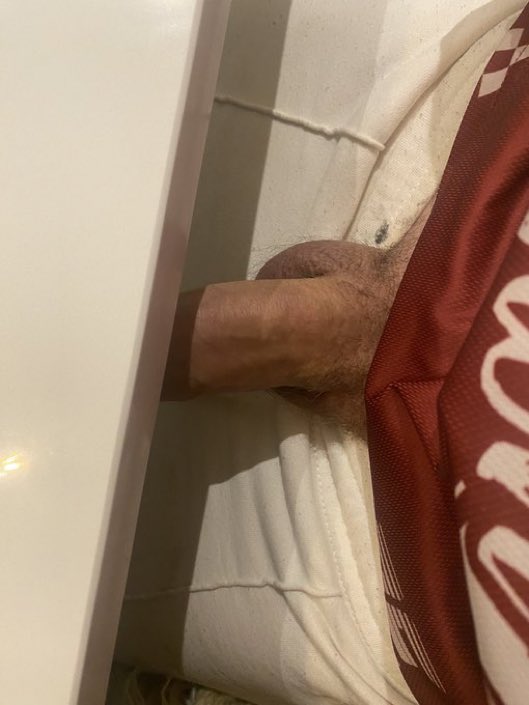 Rebeu_TBM75's tweet photo. Rt si tu passes sous le bureau 🍆💦 https://t.co/ouuhWVGgDY