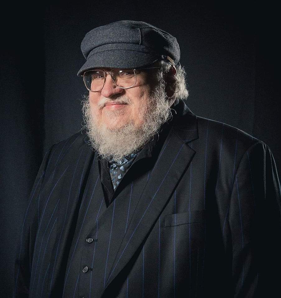 BigTitsMania's tweet image. #GeorgeRRMartin habló del esperado #WindsOfWinter, el nuevo libro de #ASongOfIceAndFire (#CanciónDeHieloYFuego), obra de la que se basa #GameOfThrones, y dijo que el día que lo termine habrá un GRAN ANUNCIO que de a conocer que por fin culminó el anhelado escrito.

Hilo...