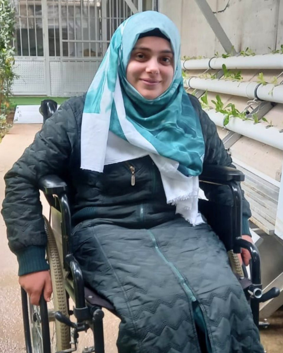 4WorldCitizens's tweet photo. #biography
Fatima, a graceful girl from Idlib, Syria, smiles charmingly. Behind this smile lies a past shattered by #war. At 15, Fatima endured #bombings, escaping with her family from the ruins. Now, reliant on a #wheelchair due to leg injuries. 💔

🙏https://t.co/x8JlkPHLgM https://t.co/iJRn0oyxXw