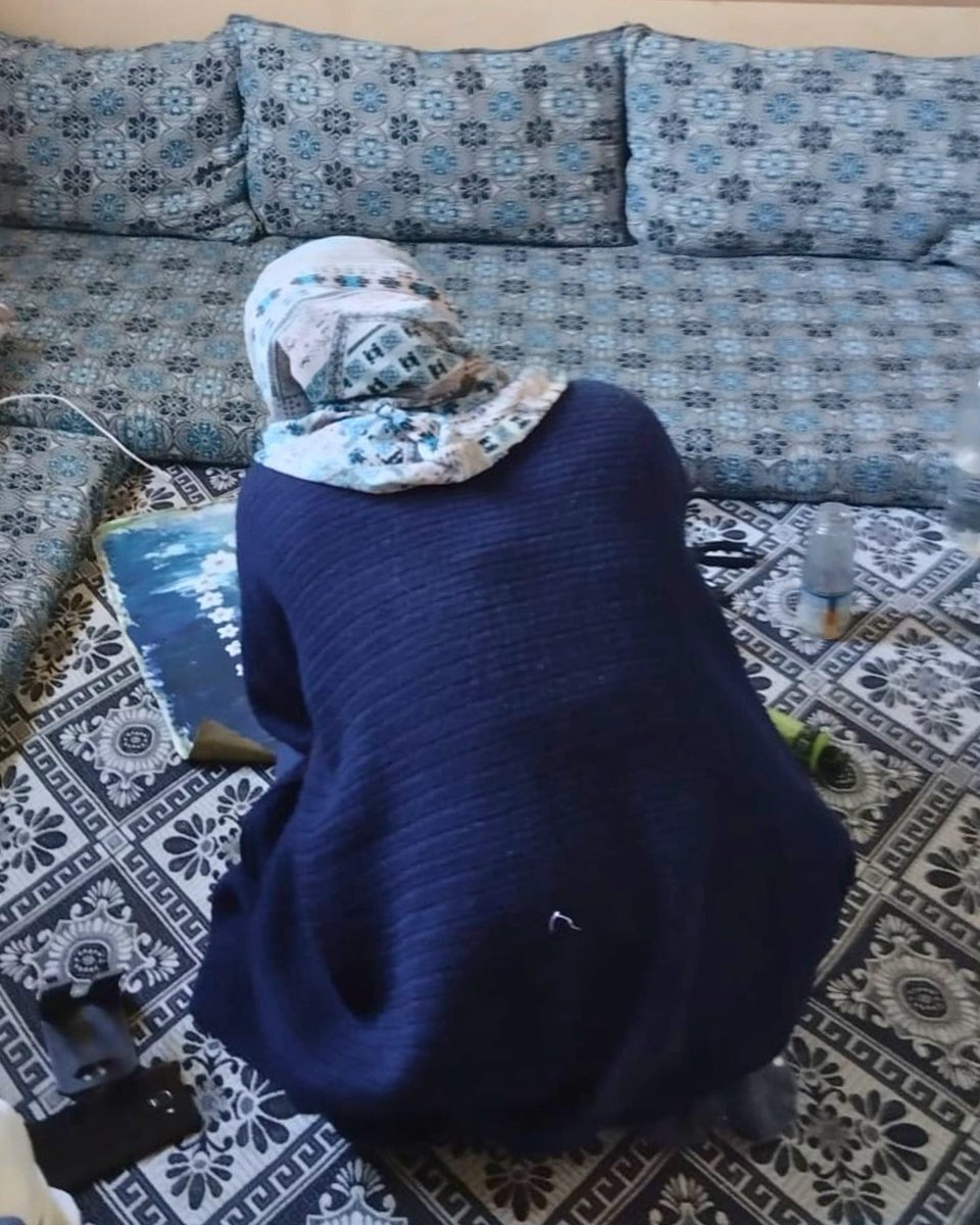 4WorldCitizens's tweet photo. #biography
Fatima, a graceful girl from Idlib, Syria, smiles charmingly. Behind this smile lies a past shattered by #war. At 15, Fatima endured #bombings, escaping with her family from the ruins. Now, reliant on a #wheelchair due to leg injuries. 💔

🙏https://t.co/x8JlkPHLgM https://t.co/iJRn0oyxXw