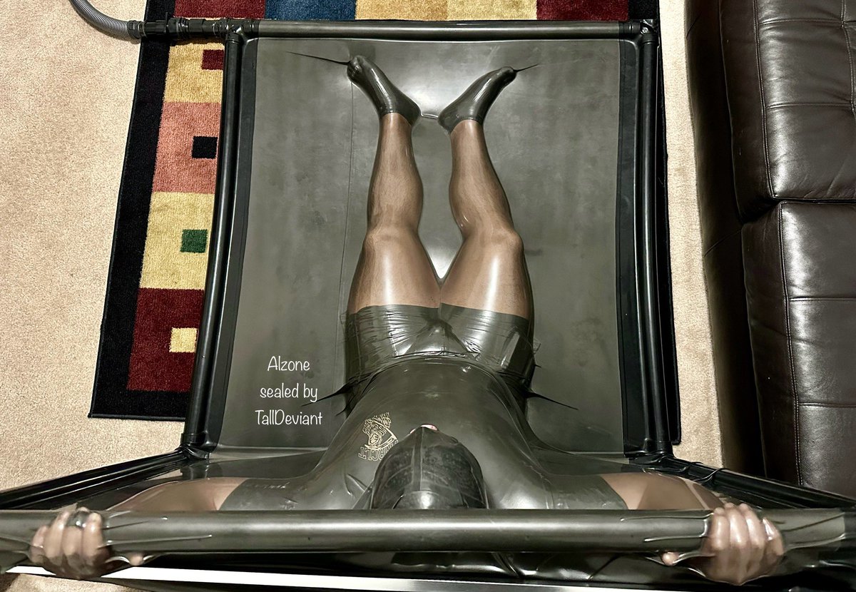 TallDeviant's tweet photo. Test #1 of the 90° vacbed - Suckcess. 

#vacbed #vacuumbed #vacrack #latex #rubber #bdsm #bondage #encasement #gimp https://t.co/C7N9Mr7gEs