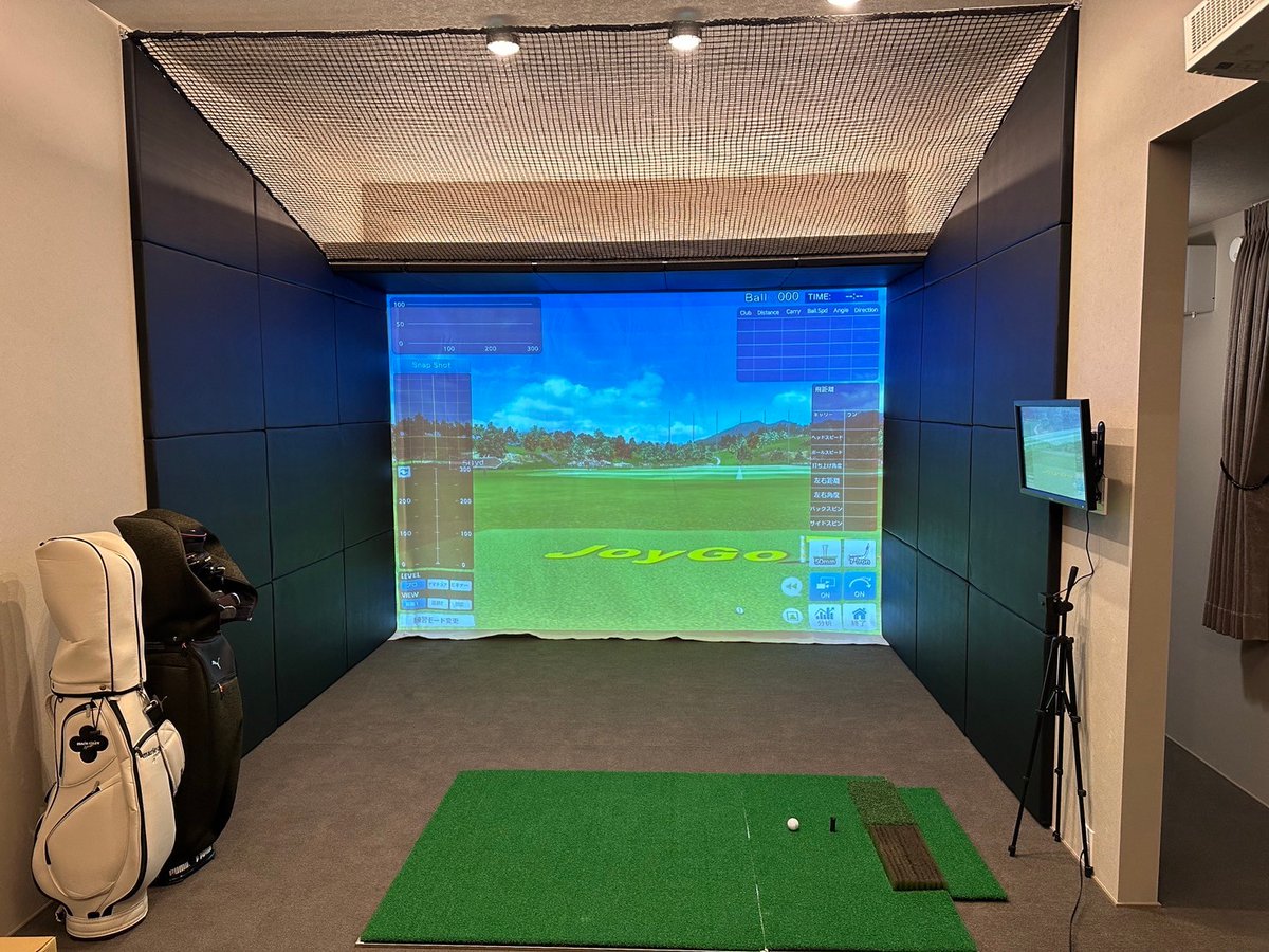 golfland_'s tweet photo. 大阪の企業様に、福利厚生の一環で弊社ゴルフシミュレーター「JoyGolf Smart+」を設置いたしました！
社員の皆様が楽しめるようにシミュレーションゴルフを設置したいとご相談いただきました
 #室内ゴルフ #ゴルフ #ゴルフシミュレーター #ゴルフ好き https://t.co/l22Czzv1FE
