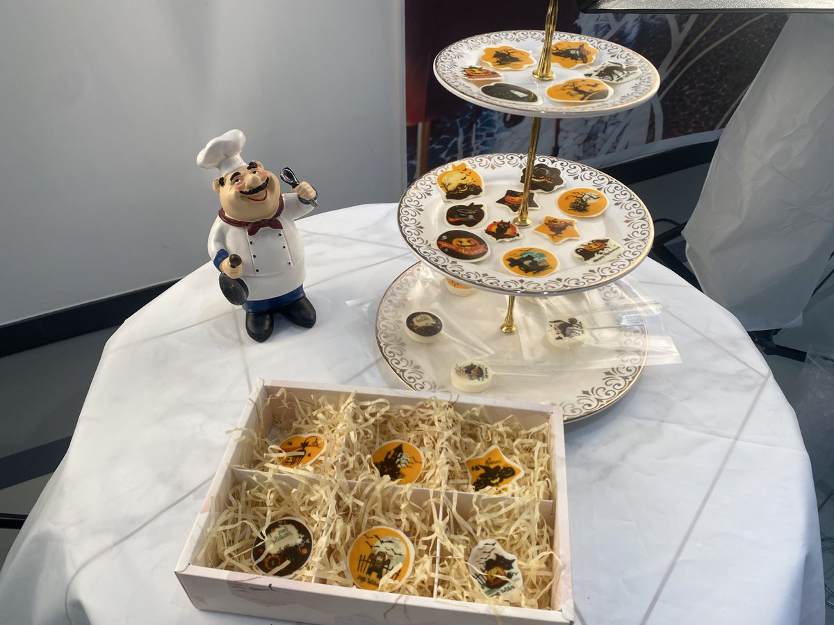 kornnacteam's tweet image. Chocolate transfer sheets serve as a canvas for your chocolate creations, allowing you to transfer these stunning designs onto your chocolates.
#edibleart #ediblepaper #chocolate #chocolatetransfersheet #bakery