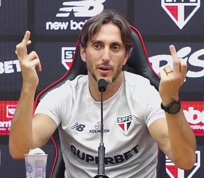 rxdrigonestor's tweet photo. Zubeldia a partir de hoje vai ser brutalmente atacado em todo e qualquer programa esportivo que existe no Brasil. é hora de defender quem luta por nós. CERTÍSSIMO em ficar puto, CERTÍSSIMO em reclamar, CERTÍSSIMO em botar jornalista sonso na parede. vamos São Paulo https://t.co/yd4OtEkxKP