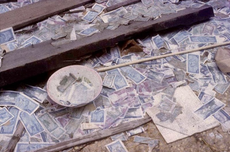 0_fighter_taka's tweet image. 🌐ポル・ポト政権は🇺🇸キッシンジャーの作品

1975年～🇰🇭カンボジアでの #絶対的恐怖支配(草を刈るなら根っこ迄）による #ポル・ポト 政権。
大量虐殺計画は #ローマクラブ 研究財団により #原始共産主義 社会実験として行われ、3年8ヵ月で170万人が虐殺された。
#キリングフィールド
#クメールルージュ