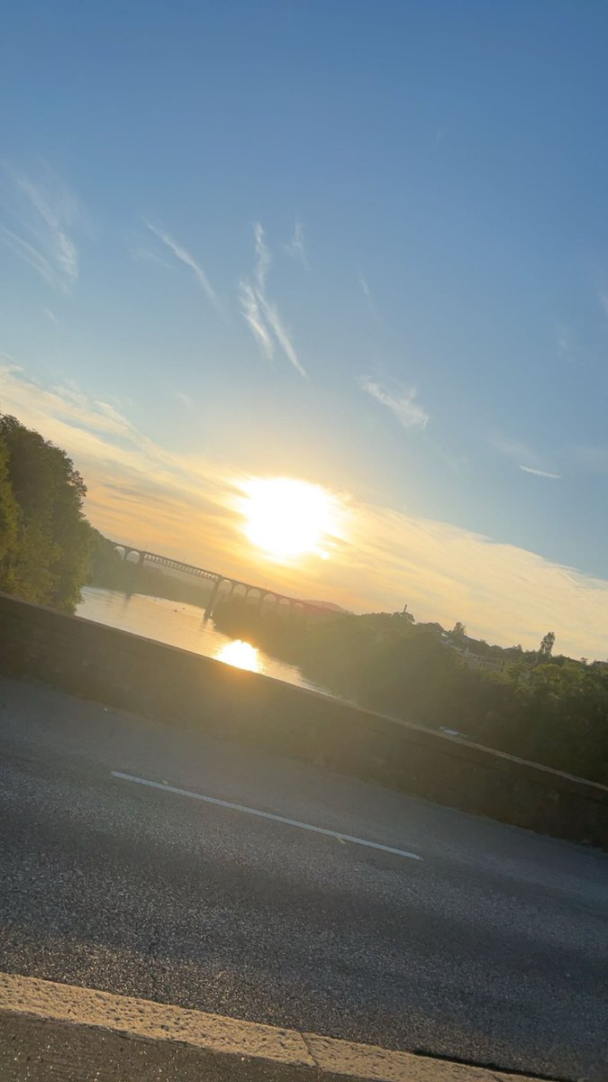 Update from Freya (Klasse 12): Die nächsten beiden Fotos zeigen die atemberaubende Aussicht auf den Rhein, in dem wir am Dienstagabend schwimmen waren.