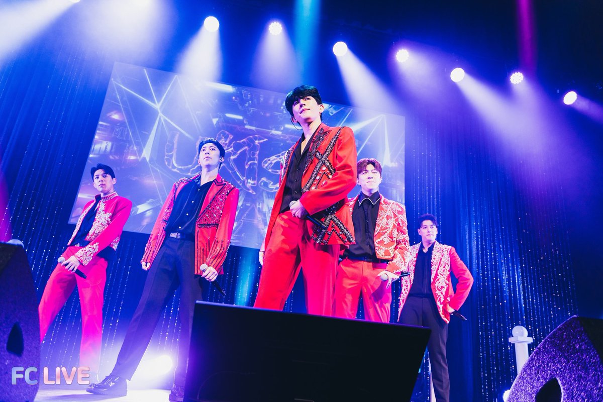 FCLIVE_official's tweet photo. 【📸】
2024 #UKISS LIVE TOUR 
IN JAPAN More＆More

 #ユーキス 大阪公演初日‼️

沢山の応援でパワーチャージ完了🔋
次は名古屋7/13(土)待ってて下さい

7/15(祝・月).16(火) 東京
🎟詳細
🔗https://t.co/dUezD1kBNm
🎟チケットぴあ
🔗https://t.co/Nqujg4hSAA

#유키스 
#UKISS_LIVE_TOUR_IN_JAPAN https://t.co/67TAmV9d8U