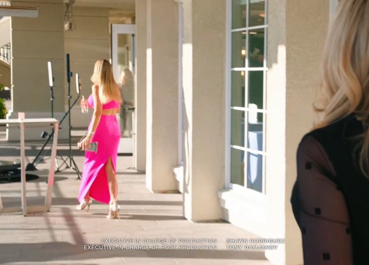 MadBeefs's tweet photo. Alexis says “there’s the door, Shannon Beador” but then she’s the one who walks through the door right after 🥴 #RHOC https://t.co/wyfS1why0x